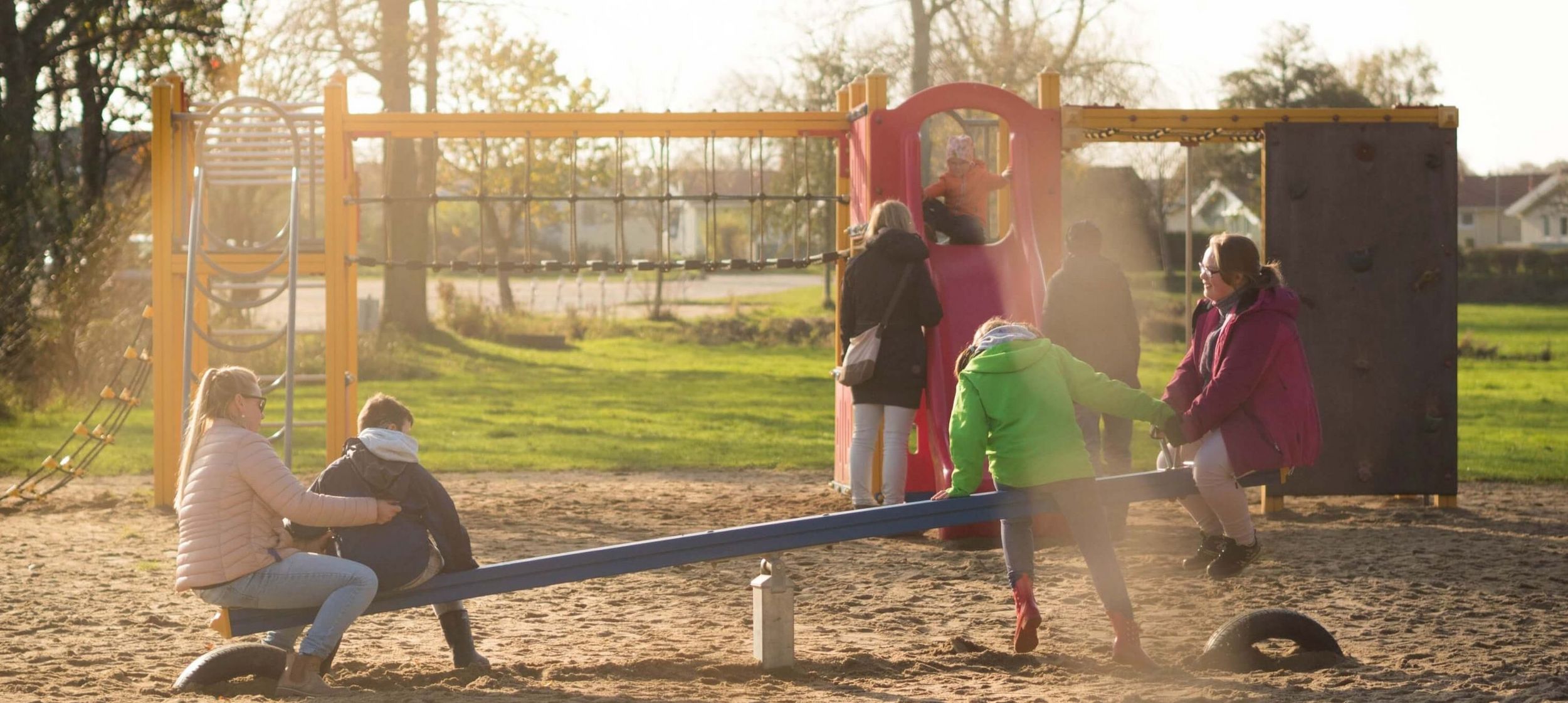 Kinder auf dem Spielplatz