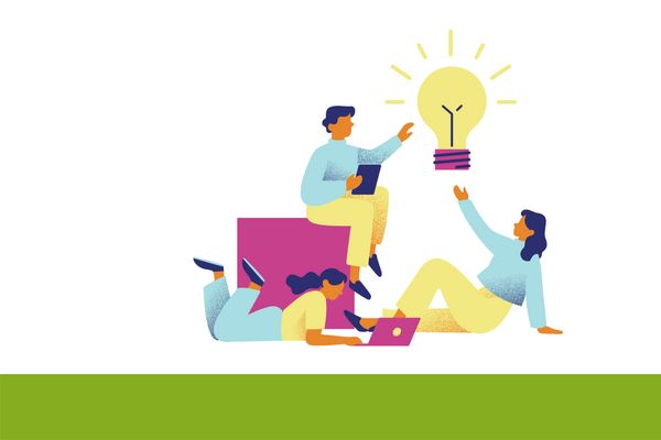 drei im Flat Design gezeichnete Menschen greifen nach einer Glühbirne, die strahlt.