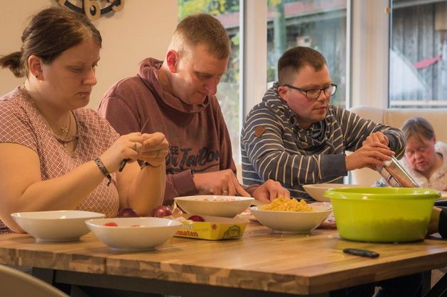 Zusammen Essen vorbereiten