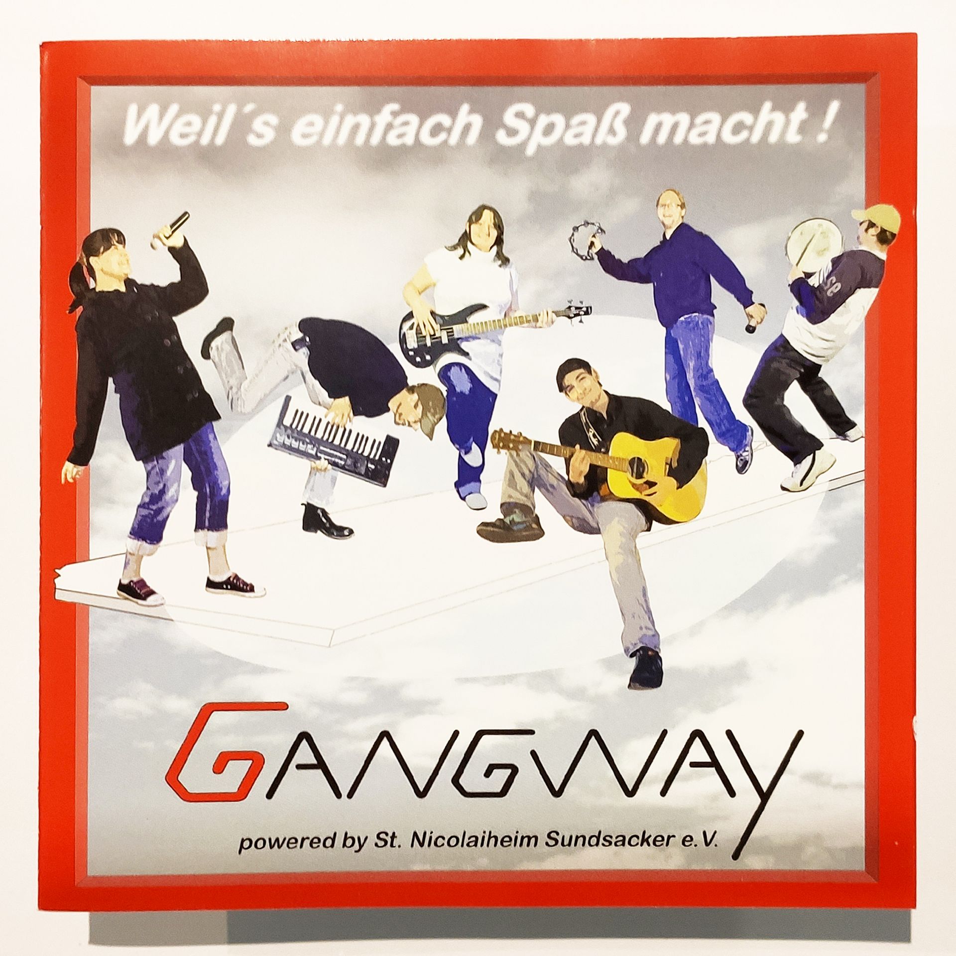 Das Foto zeigt das rot umrandete Cover der ersten CD "Weil's einfach Spaß macht" von Gangway. Man sieht unter dem Titel der CD „Weil`s einfach Spaß macht“ die 5 Bandmitglieder mit ihren Instrumenten in unterschiedlichen Haltungen auf einer stilisierten Planke vor hellgrauem Hintergrund. Darunter den Schriftzug: Gangway, powered by St. Nicolaiheim Sundsacker e. V.