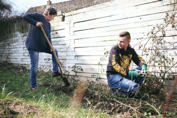 bei der Gartenarbeit